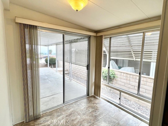 3850 Atlantic Avenue, Highland CA: https://media.crmls.org/medias/f16afcbc-0579-4139-978d-6d6747d15e58.jpg