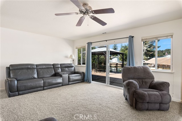12855 Island Circle, Clearlake Oaks CA: https://media.crmls.org/medias/f16b1169-da9c-49b7-9f49-1043fe1782dd.jpg