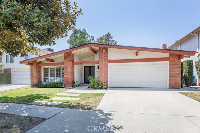 Detail Gallery Image 1 of 39 For 6849 Whitaker Ave, Lake Balboa,  CA 91406 - 3 Beds | 2 Baths