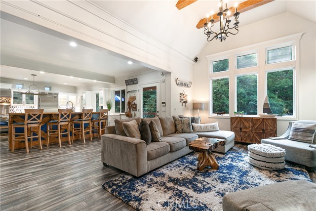 Detail Gallery Image 5 of 48 For 343 Garden, Lake Arrowhead,  CA 92352 - 5 Beds | 3 Baths