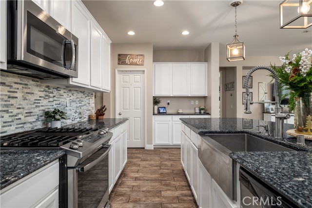 10894 Clover, Corona CA: https://media.crmls.org/medias/f16c95d8-f3bb-47b1-97e5-e7c08e1442d8.jpg