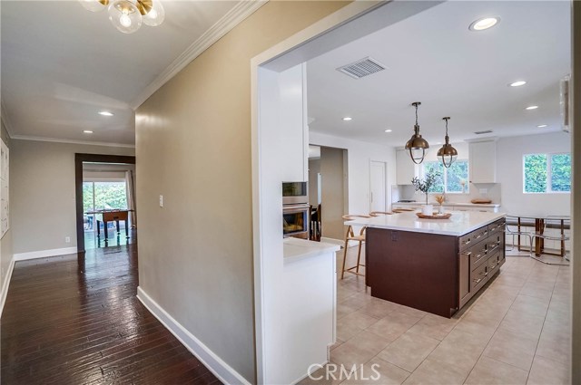 12415 Killion Street, Valley Village CA: https://media.crmls.org/medias/f16d42ef-1607-4b1d-b010-19d7ec082d4b.jpg