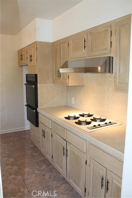 427 S Mariposa Street, Burbank CA: https://media.crmls.org/medias/f16dc619-a11e-4032-b0da-d1240e58df0e.jpg