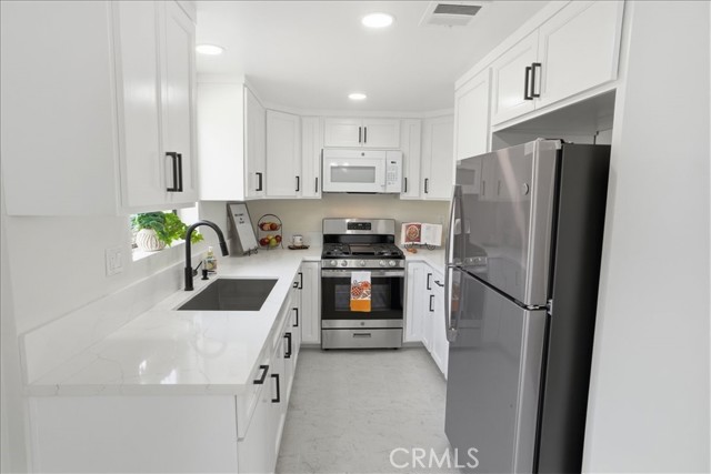 9605 Sepulveda Boulevard, North Hills CA: https://media.crmls.org/medias/f16f215e-3541-4eb4-a917-6562c459ea1a.jpg