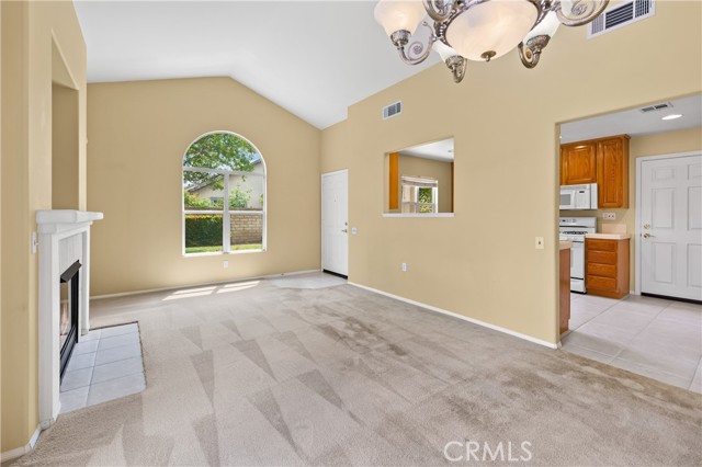 2095 Tulip Avenue photo 4