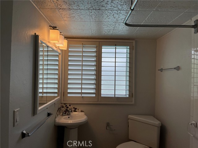 Detail Gallery Image 17 of 24 For 2380 W Mall Ave, Anaheim,  CA 92804 - 3 Beds | 2 Baths