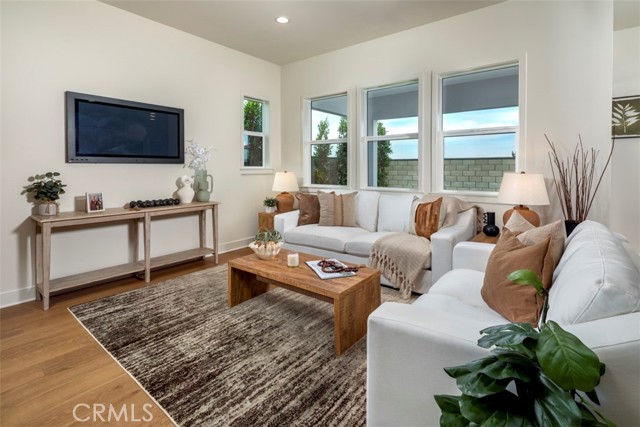 Detail Gallery Image 4 of 23 For 18021 Roch Ct, Fountain Valley,  CA 92708 - 4 Beds | 3/1 Baths