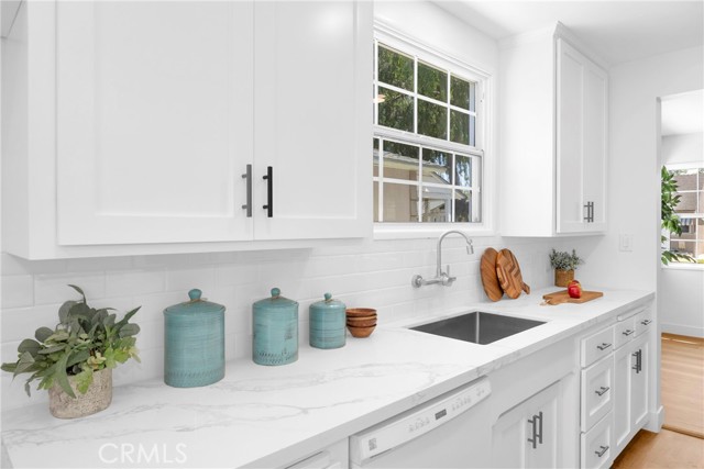 Image 19 of 66 For 6103 Pimenta Avenue