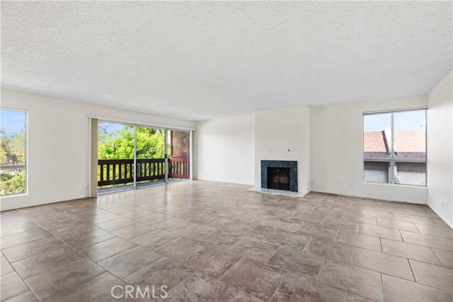 Detail Gallery Image 5 of 23 For 5115 Kester #202,  Sherman Oaks,  CA 91403 - 2 Beds | 2 Baths