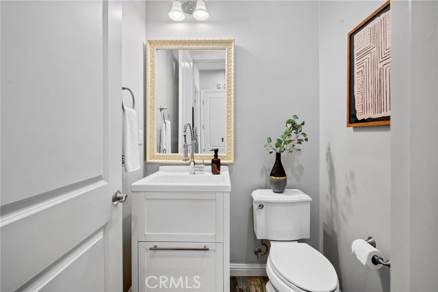 18 Goldenrod, Lake Forest CA: https://media.crmls.org/medias/f170d672-829a-49fb-bf27-66ba3409a934.jpg