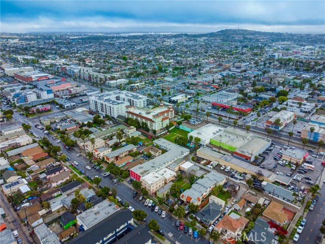 1640 Locust Avenue, Long Beach CA: https://media.crmls.org/medias/f170d9e6-ac92-444e-a139-d4975b0589ca.jpg