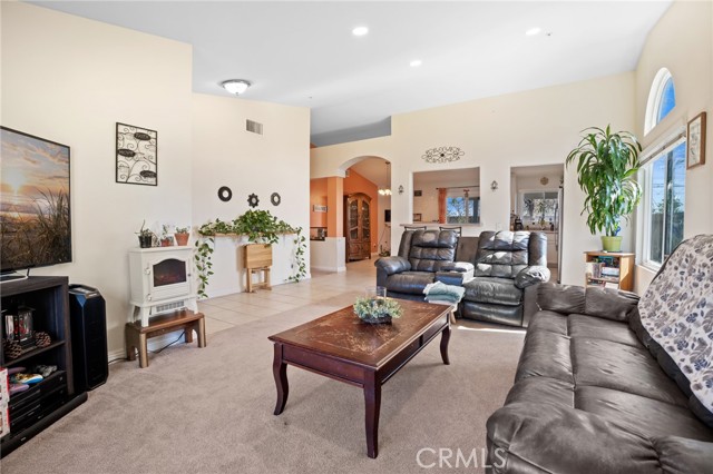 Detail Gallery Image 12 of 40 For 2865 W Rancho Vista Dr, Rialto,  CA 92377 - 4 Beds | 2 Baths
