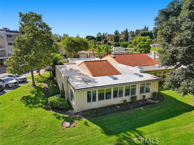 5512 W Paseo Del Lago, Laguna Woods CA: https://media.crmls.org/medias/f1727313-2e02-4c92-a00c-328160aac3fb.jpg