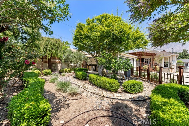 2042 E Crary Street, Pasadena CA: https://media.crmls.org/medias/f172b448-4aeb-4cd5-93c7-b56aea15fc9d.jpg