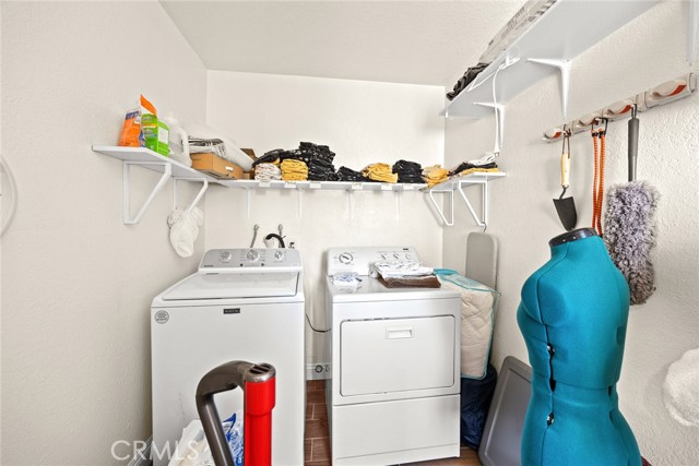 1385 N Marengo Avenue, Pasadena CA: https://media.crmls.org/medias/f172c046-f96d-42d1-a1d7-ce5e7c02809a.jpg