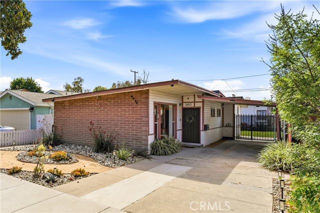 Detail Gallery Image 21 of 23 For 2157 Gale Ave, Long Beach,  CA 90810 - 4 Beds | 3 Baths