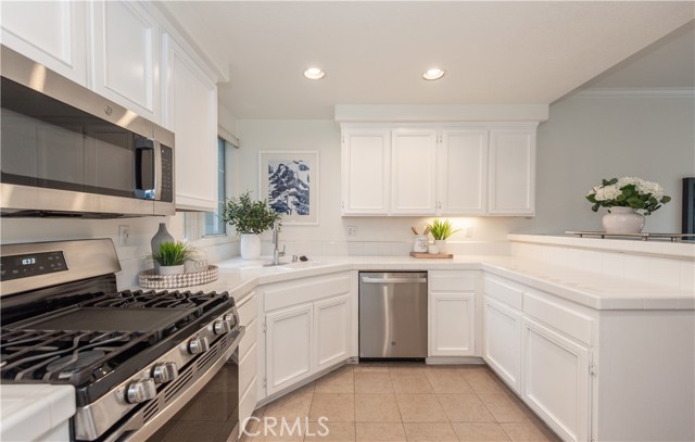 Detail Gallery Image 16 of 39 For 14 Chaumont, Mission Viejo,  CA 92692 - 3 Beds | 2/1 Baths