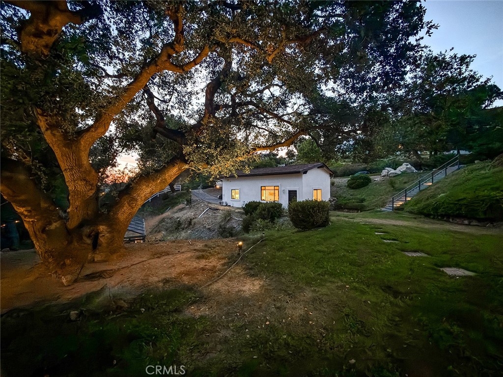 https://media.crmls.org/medias/f1741ee1-2e5f-4630-b9ab-13fe7a188a26.jpg?preset=X-Large