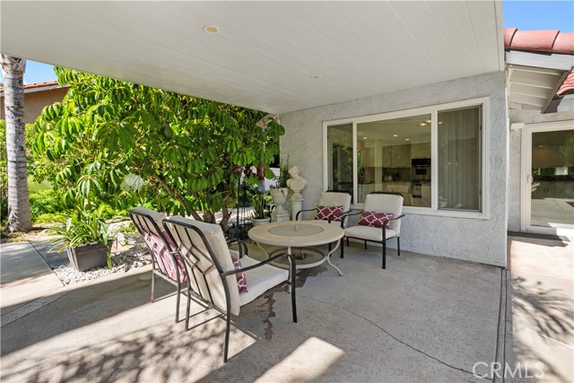 6065 Saint Augustine Drive, Riverside CA: https://media.crmls.org/medias/f1742c76-a352-4c30-b013-9e197134ed1c.jpg