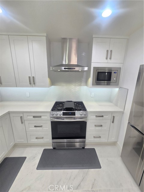 2524 Elden Avenue, Costa Mesa CA: https://media.crmls.org/medias/f17522f3-fff7-41fe-bbf1-c351bd4ca38f.jpg