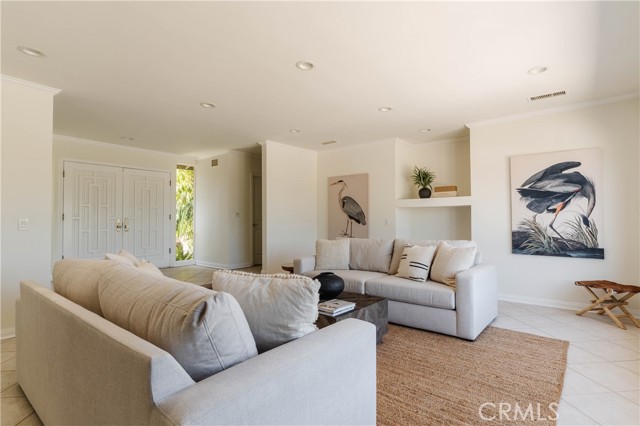 4935 Calvin Avenue, Tarzana CA: https://media.crmls.org/medias/f1752a91-641e-492c-a9b4-be6d873c5374.jpg