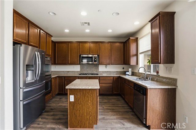 Detail Gallery Image 14 of 37 For 29538 Major League, Lake Elsinore,  CA 92530 - 3 Beds | 2/1 Baths