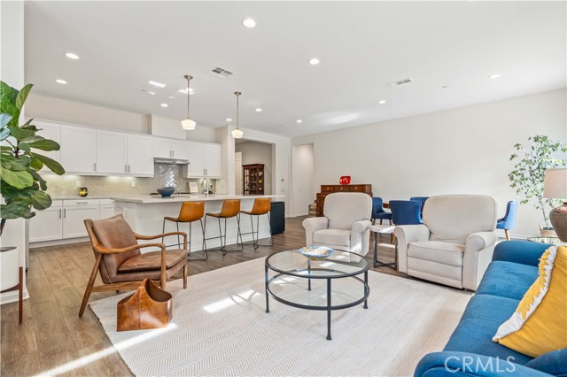 Detail Gallery Image 21 of 72 For 18696 Cedar Crest Dr, Canyon Country,  CA 91387 - 3 Beds | 2/1 Baths