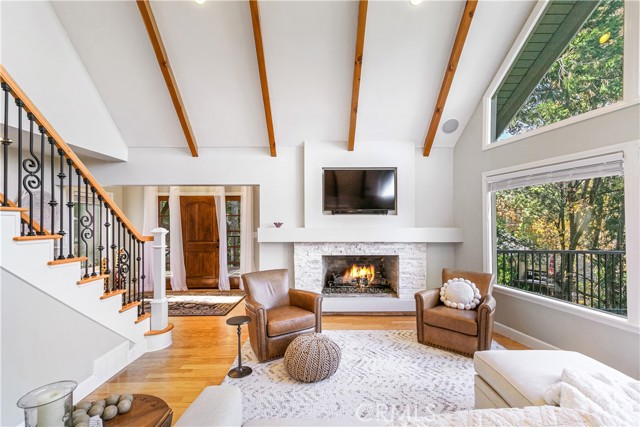 Detail Gallery Image 7 of 43 For 405 Brentwood Dr, Lake Arrowhead,  CA 92352 - 4 Beds | 2 Baths