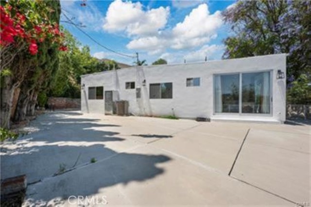 Detail Gallery Image 17 of 25 For 5353 Shirley Ave, Tarzana,  CA 91316 - 5 Beds | 4 Baths