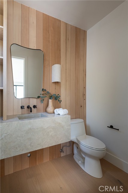 Detail Gallery Image 12 of 39 For 4936 Strohm Ave, Toluca Lake,  CA 91601 - 6 Beds | 6/1 Baths