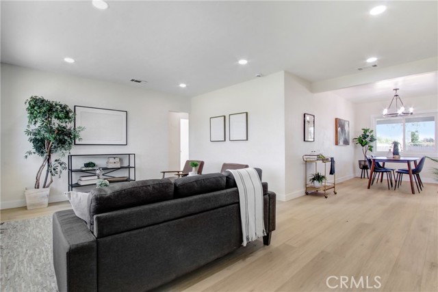 Detail Gallery Image 6 of 21 For 6236 Downey St, Jurupa Valley,  CA 92509 - 3 Beds | 1 Baths