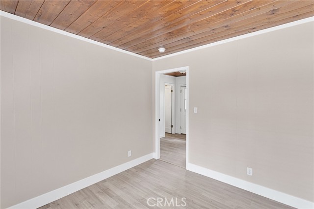 412 San Bernardino Avenue, Sugarloaf CA: https://media.crmls.org/medias/f178740e-cc7d-4034-8c61-3ab2bac414f2.jpg