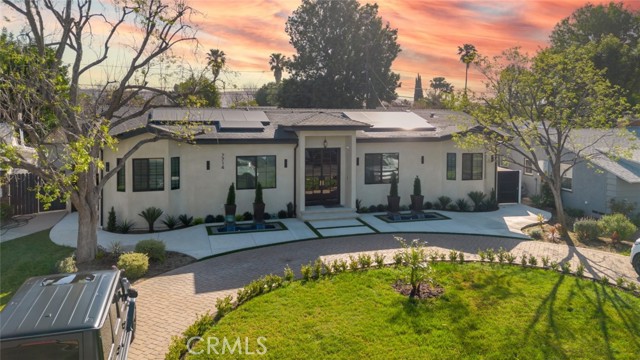 Detail Gallery Image 4 of 70 For 7714 Lasaine Ave, Northridge,  CA 91325 - 3 Beds | 4 Baths