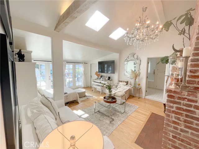 Detail Gallery Image 4 of 17 For 5431 Agnes Ave, Valley Village,  CA 91607 - 2 Beds | 2 Baths