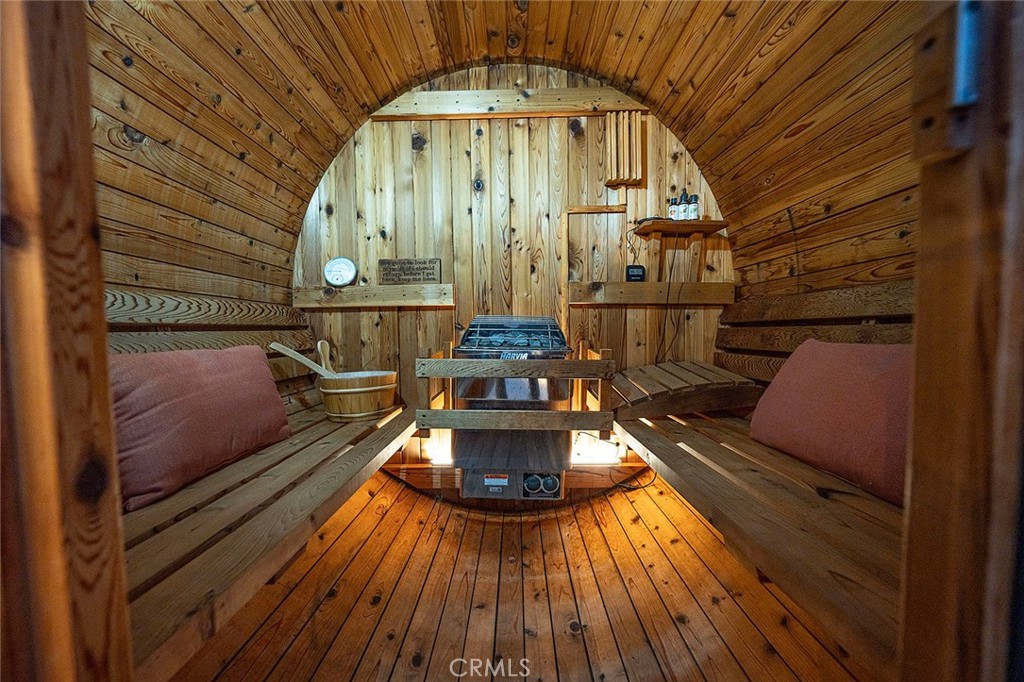 https://media.crmls.org/medias/f1796622-38e2-4536-81a5-49c20c30a5cf.jpg?preset=X-Large