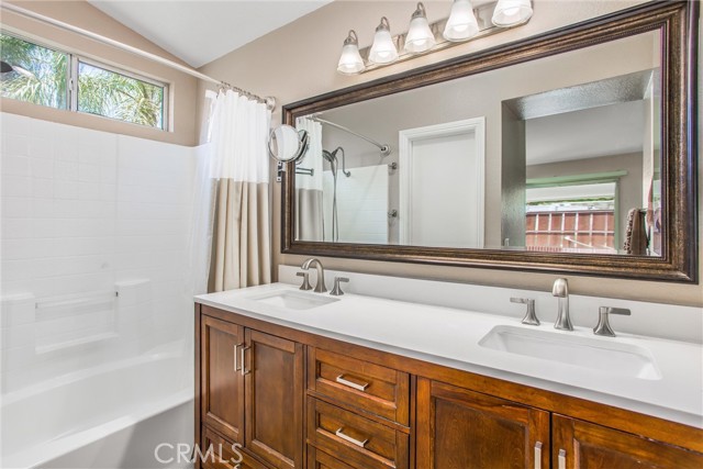 7471 Windrose Drive, Highland CA: https://media.crmls.org/medias/f17a51ce-337e-466a-b722-3e57ded9a5fd.jpg
