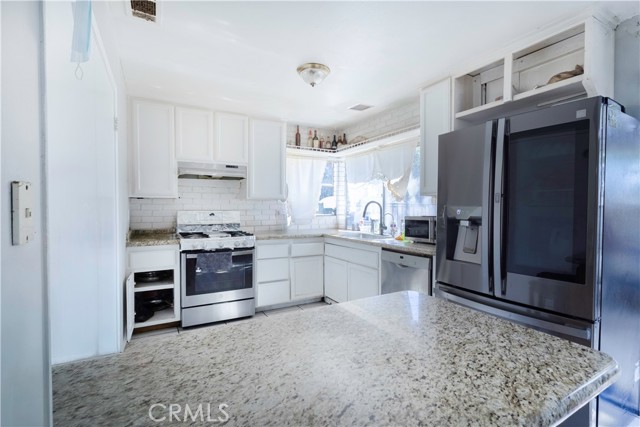 Detail Gallery Image 14 of 22 For 7000 Batavia, Riverside,  CA 92503 - 4 Beds | 2 Baths