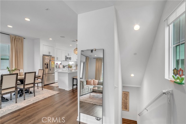 516 Caleigh Lane, Costa Mesa CA: https://media.crmls.org/medias/f17bac64-fb39-4e0b-9574-ff304362437f.jpg