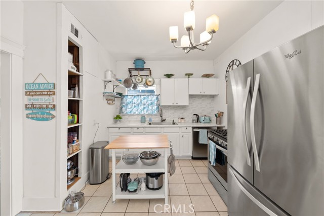 373 W Santa Cruz Street, San Pedro CA: https://media.crmls.org/medias/f17c0a09-57e2-47d2-9279-202b3f34d01d.jpg