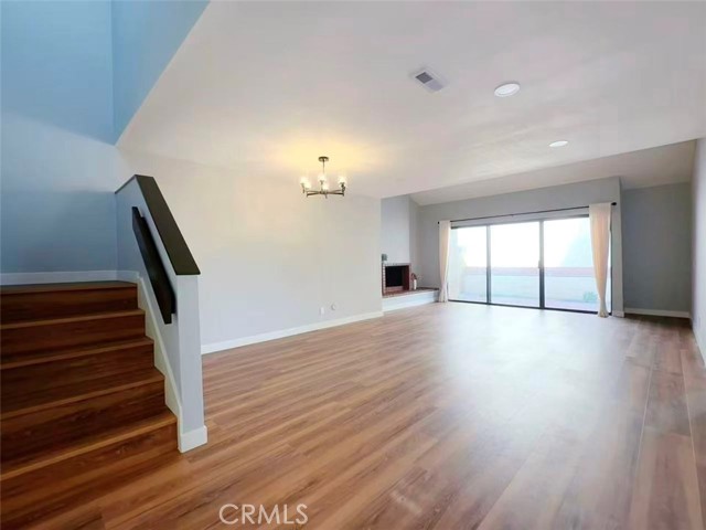 Detail Gallery Image 12 of 26 For 239 Linwood Ave #E,  Monrovia,  CA 91006 - 3 Beds | 3 Baths