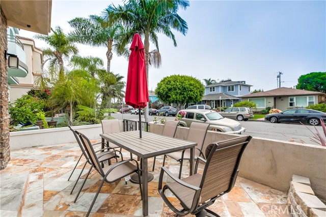 213 Baltimore Avenue, Huntington Beach CA: https://media.crmls.org/medias/f17c525a-1472-49e0-8972-8d98d05462ef.jpg
