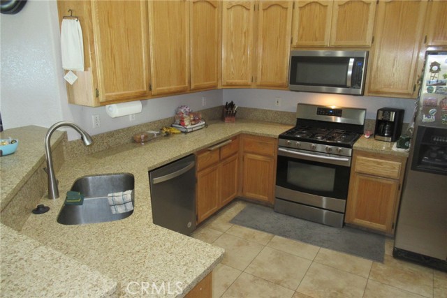 Detail Gallery Image 11 of 28 For 13531 Thistle St, Victorville,  CA 92392 - 3 Beds | 2 Baths