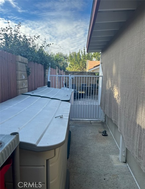 Detail Gallery Image 10 of 50 For 23509 via Chantilly, Valencia,  CA 91355 - 2 Beds | 2 Baths