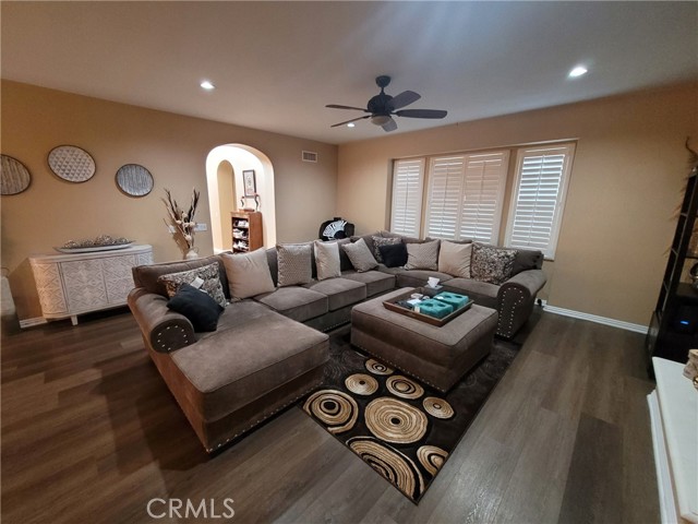 Detail Gallery Image 9 of 33 For 3103 S Hampton Way, Ontario,  CA 91761 - 4 Beds | 4/1 Baths