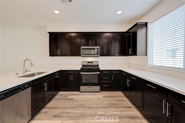 Detail Gallery Image 17 of 54 For 14424 Lily Ln #5,  Gardena,  CA 90247 - 3 Beds | 3/1 Baths