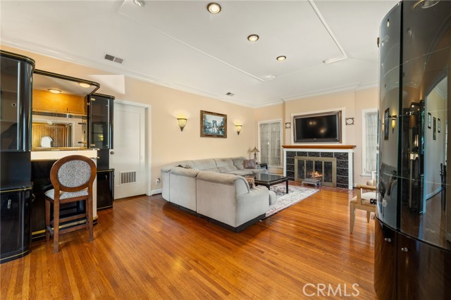 233 S Swall Drive, Beverly Hills CA: https://media.crmls.org/medias/f1804c10-9a20-4163-8910-bd5cea3f0758.jpg
