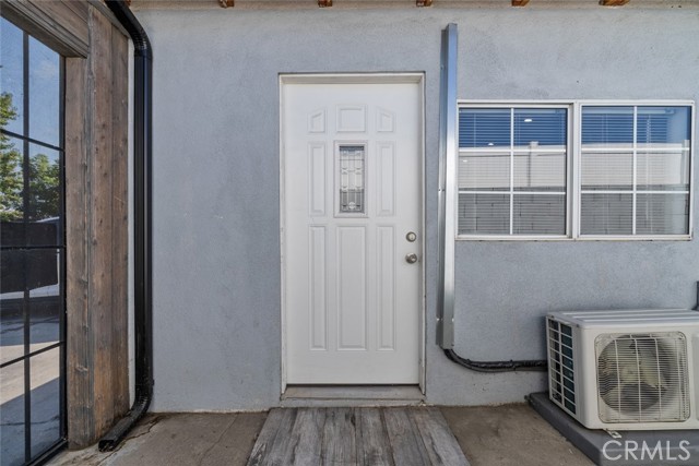 8447 Colbath Avenue, Panorama City CA: https://media.crmls.org/medias/f18058b5-f134-4c2a-b419-663fdf84eb6f.jpg