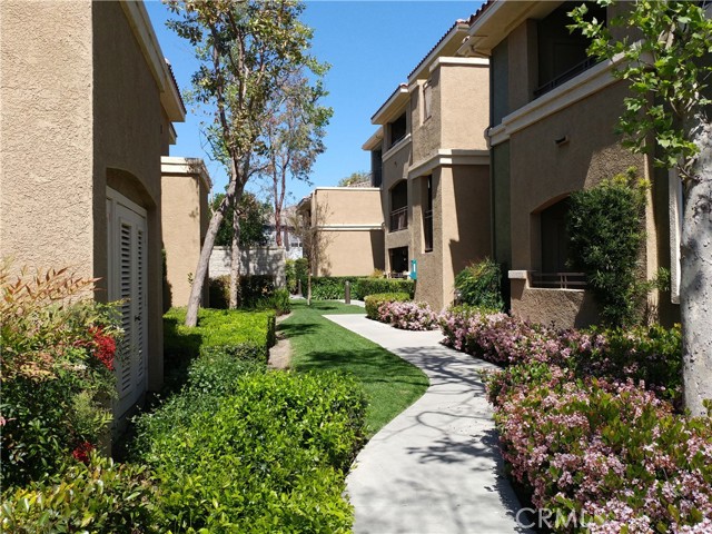 Detail Gallery Image 3 of 22 For 22681 Oakgrove Dr #427,  Aliso Viejo,  CA 92656 - 2 Beds | 2 Baths