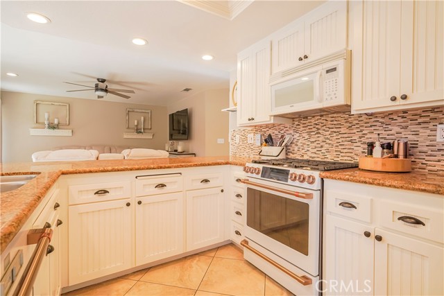 Detail Gallery Image 7 of 32 For 12206 San Ysidro St., Victorville,  CA 92392 - 4 Beds | 3 Baths