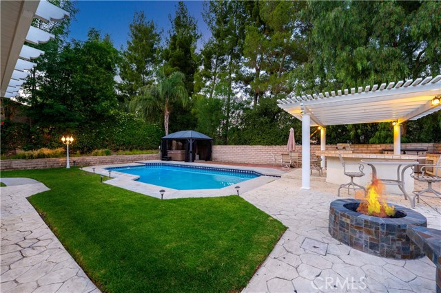 6120 Hedgewall Drive, Westlake Village CA: https://media.crmls.org/medias/f180e7f2-61ad-4178-b02b-e8509a46593a.jpg